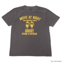 STUDIO D'ARTISAN（ステュディオ・ダ・ルチザン）USAコットンピグメント加工プリントＴシャツ"MOVE AT NIGHT"/Charcoal Black（チャコールブラック）