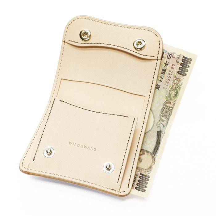 ワイルドスワンズのサドルプルアップPALMコンパクト折り財布色はチョコレートカラーです